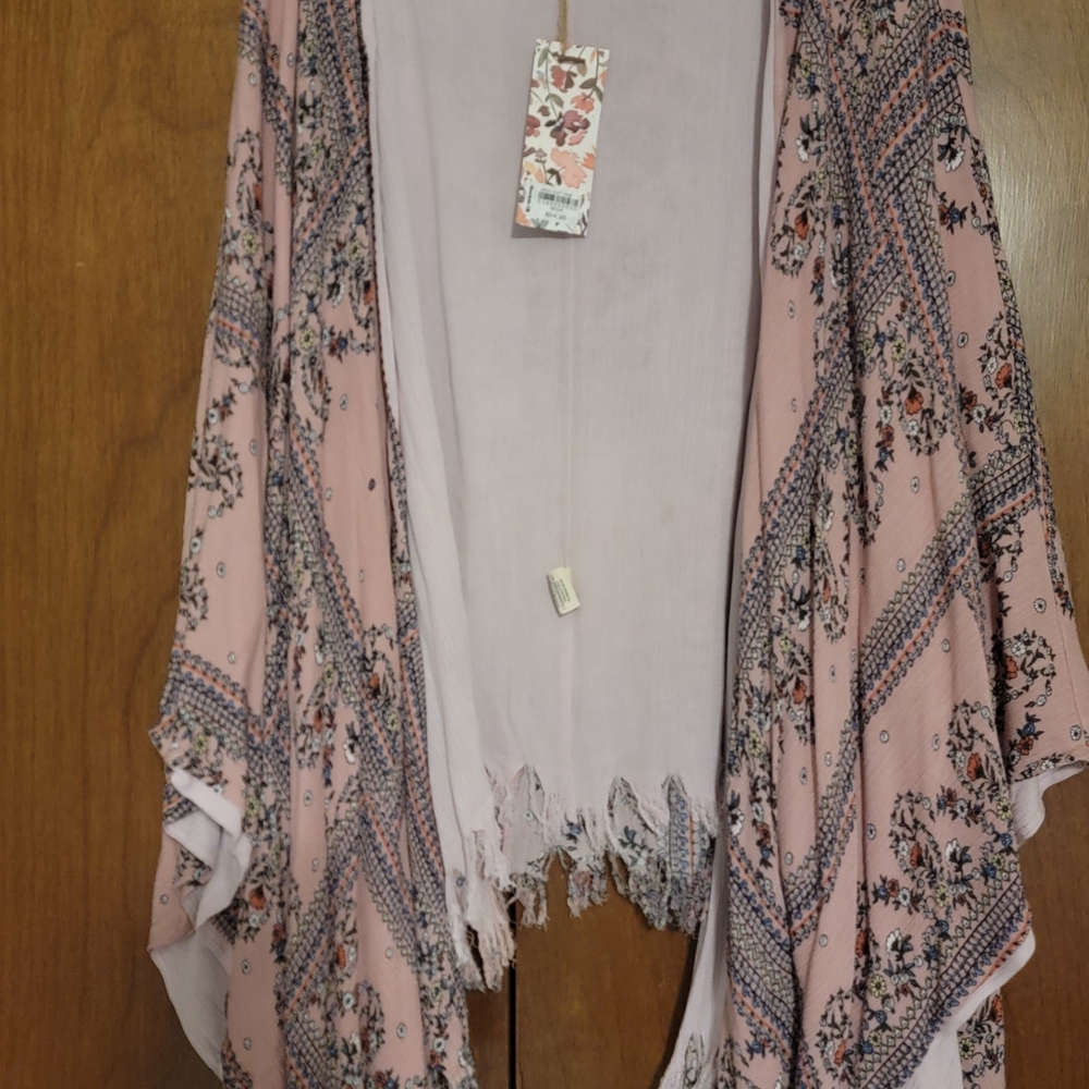 Gimmicks by BKE Pink Floral Kimono Jacket Size Med